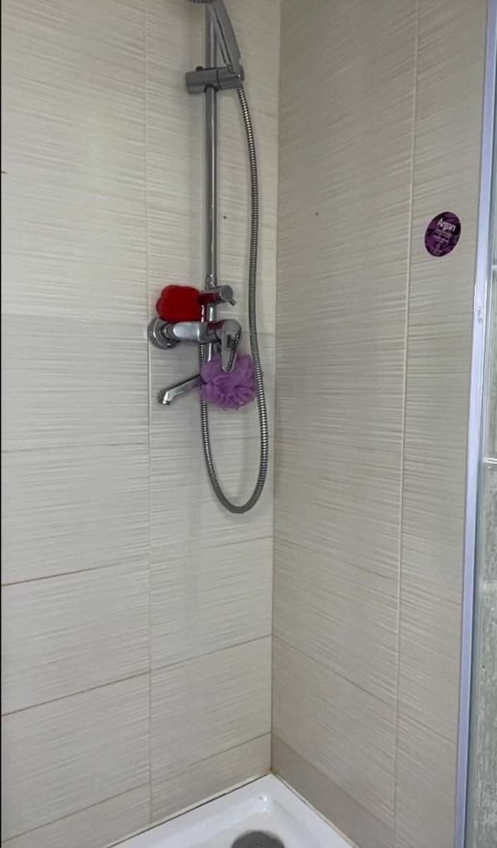 JuiceLussie: Gadis amatir seks anal ganas di kamar mandi