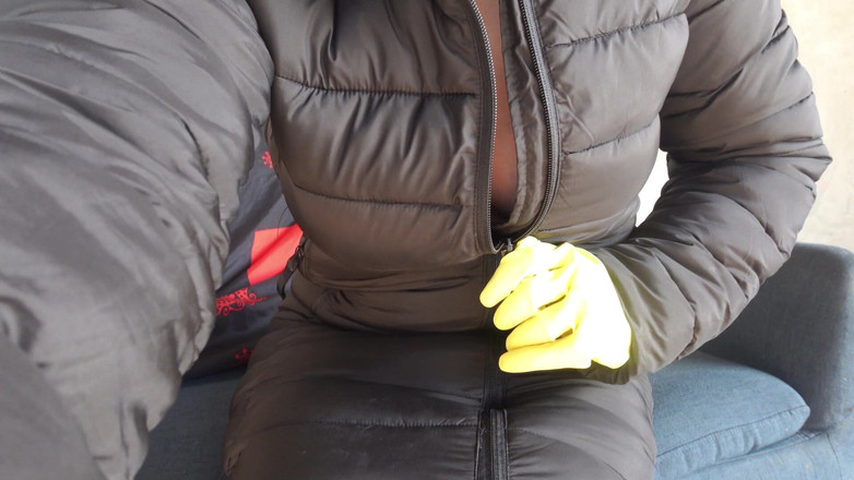 AmayaMori: Moje nevlastní sestra je na opuštěném místě ve žlutých rukavicích na...