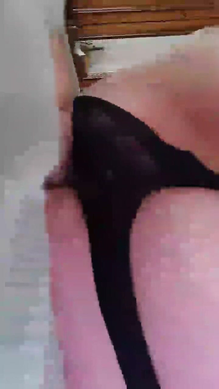 Ambratrav: Crossdresser Italian Whore Play Dildo at Home