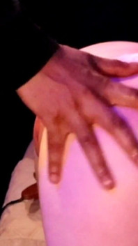 Mamă sexy amatoare cu pizdă pompată se fute suge sperma și devine paddling