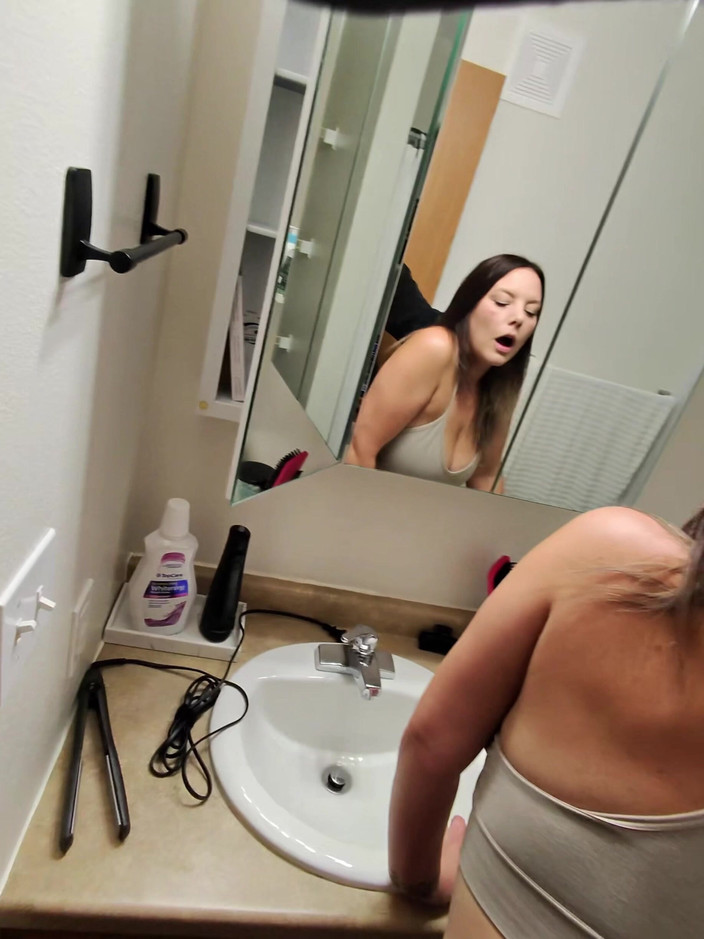 Mya Lane: Жену застукали в ванной и трахнули из ванной в спальне на кухне в видео от первого лица