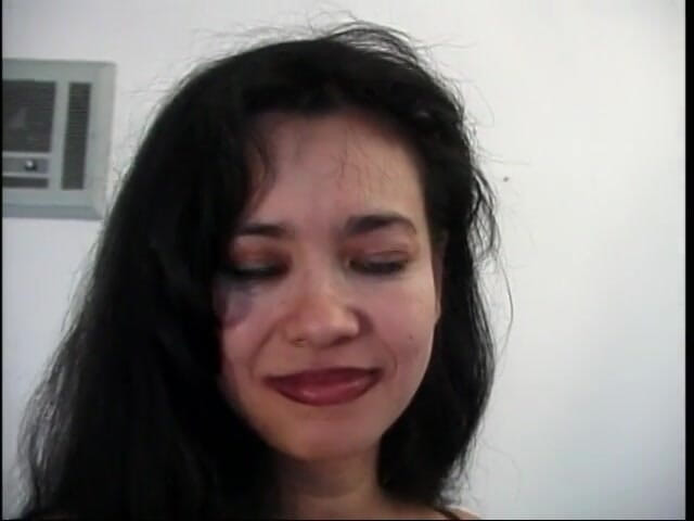 Sex Karma: Une MILF se fait tirer les cheveux noirs pendant qu'elle...