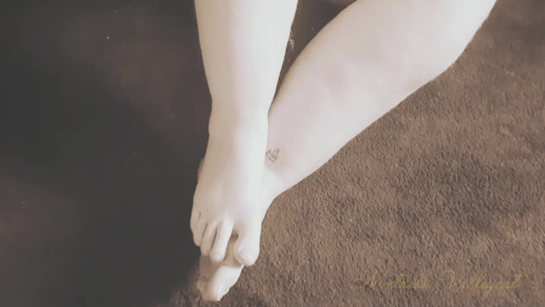 Mxtress Valleycat: Sandy Feet Fantasy