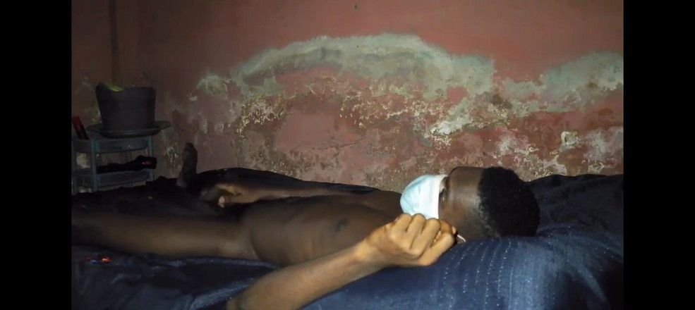 Masturbator emmy: 침대에서 따먹히는 좋은 맛