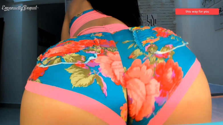 Emanuelly Raquel: Zitternd in zerkratzten Shorts
