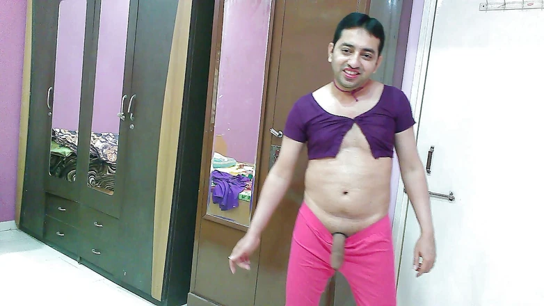 Cute & Nude Crossdresser: Sweet sissy crossdresser femboy Sweet Lollipop i en topp och...
