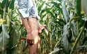 The thunder po: Індійський великий член показується в полі кукурудзи