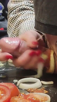 CBT。厨房里的极端鸡巴和尿道折磨！烹饪鸡巴 2。第 3/3 集。满。