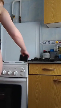 Chci zadek své kamarádky jako nevlastní máma, miluju, když vaří v kuchyni