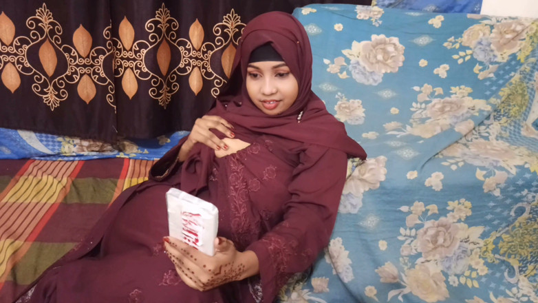 Bangla Academy: Sexy _toma guardare porno con la sorellastra musulmana hijabs e scopare...