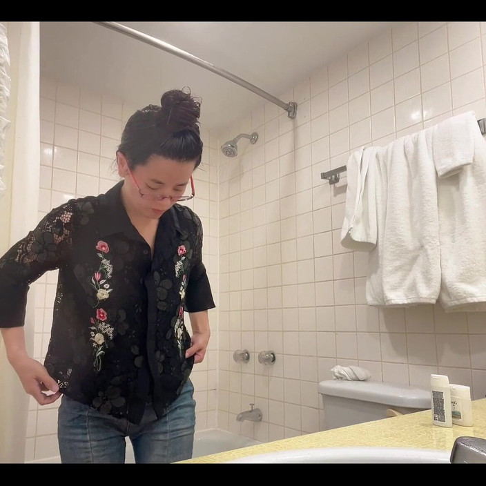 sweethanajapanese: बाथरूम में मुझे और अधिक देखने के लिए दब्बू करना