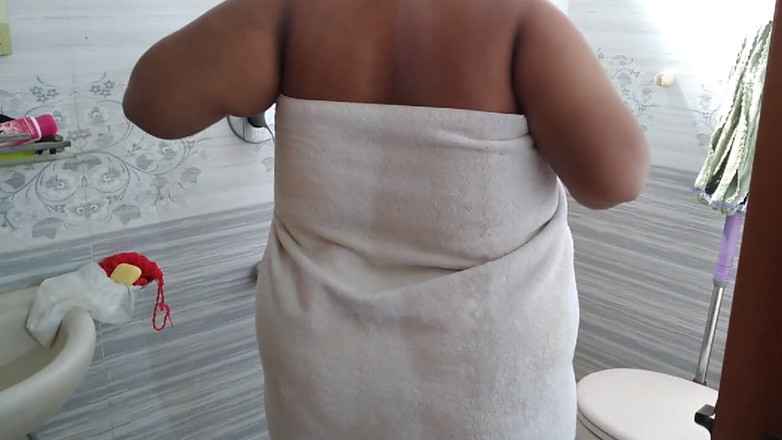 Aria Mia: Üvey anne sikiliyor