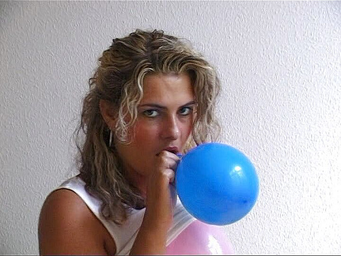 German Classic Porn videos: Тренування мінету для красивої блондинки