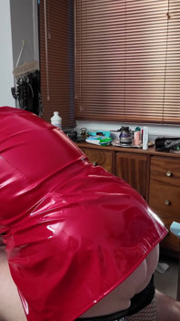 Son esclave sexuelle se fait baiser au ceinture