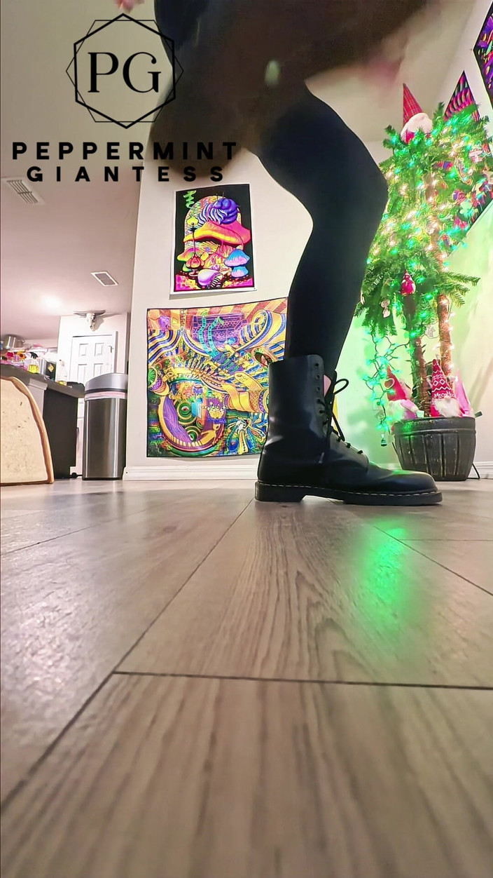 Peppermint Giantess: 6'7 Obryně v Doc Martens Stomping tvrdé vicious zpomalené stomps