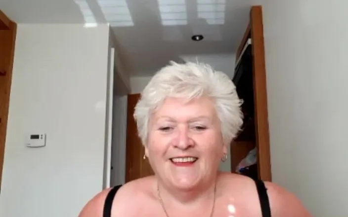 Uk Joolz: Talking session with Joolz 40