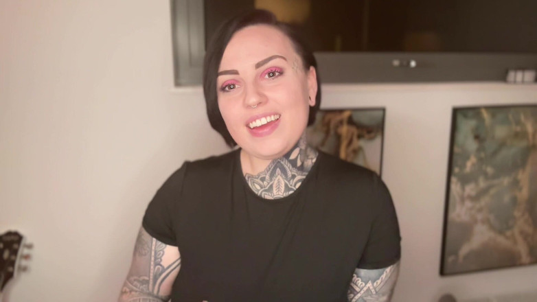 Miss Valentina: Montre-moi ces culottes