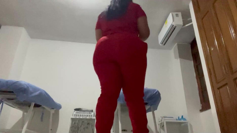 pampammedallo: Asistenta se înregistrează pentru pacienții ei și vinde conținut pentru adulți