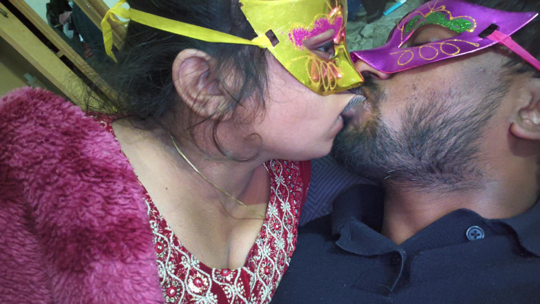 Dreamguys: Une femme desi sexy se fait baiser en train de...
