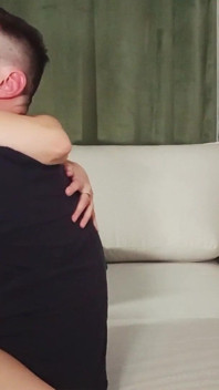 Malá Maisha Se Má Dobře S Nohama a Nakonec Si Nasadí Tvrdý Penis a Dostane Hodně Semene Na Prsa.