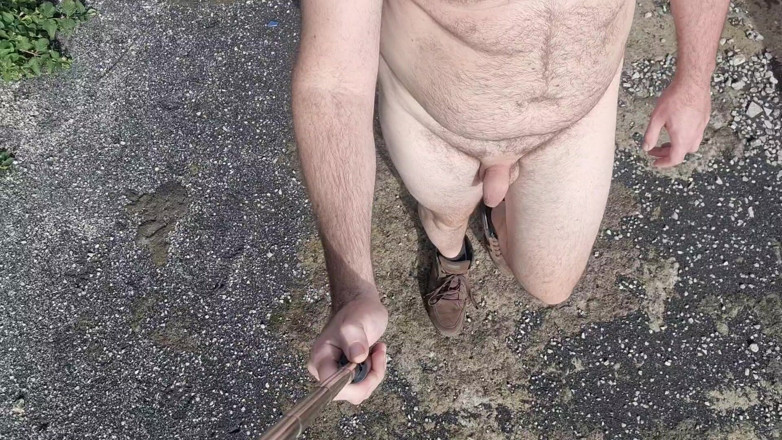 Mirko2589: Passeggia tutto nudo