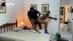 TheBlacKHunterr: Säkerhetsvakten gick för att ta en kaffe i lägenheten och...