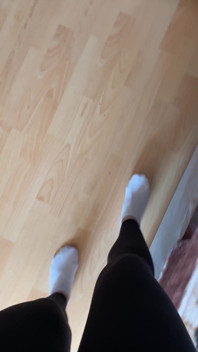 Berjalan di Socks Putih