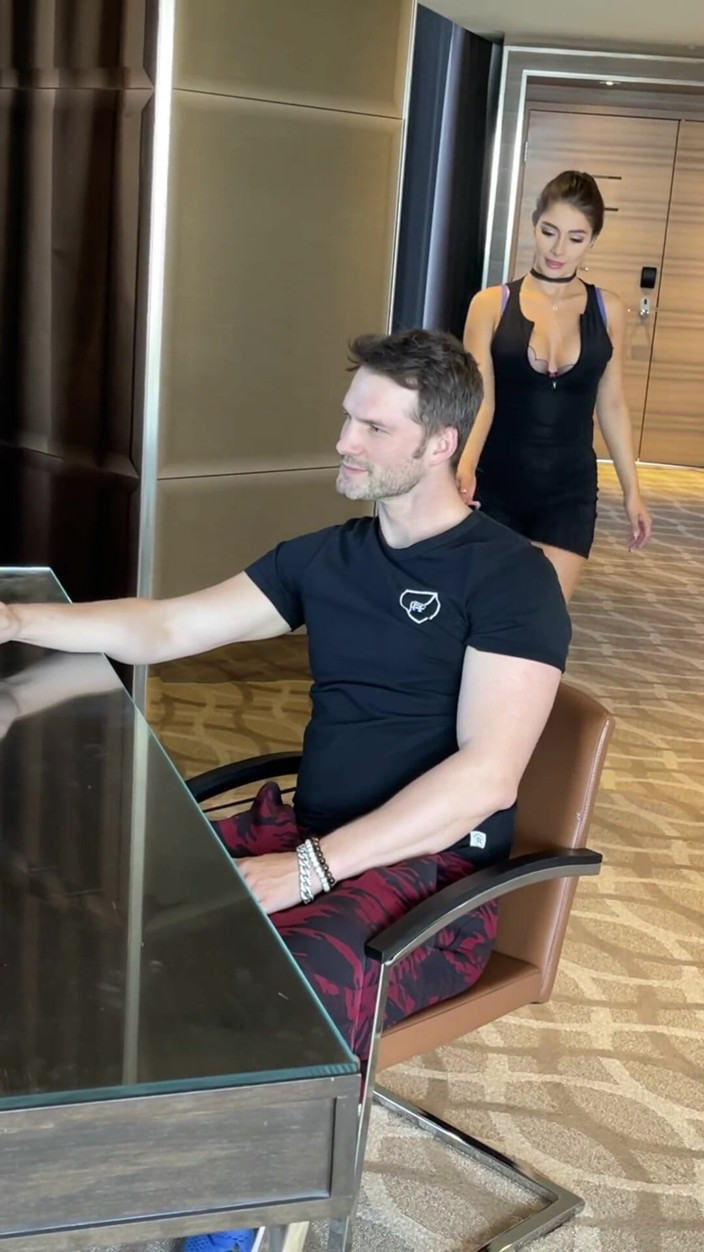 Tommy Wood XXX: Reverse Gang Bang with Perfect Pornstar Emma Hix Tru Kait...