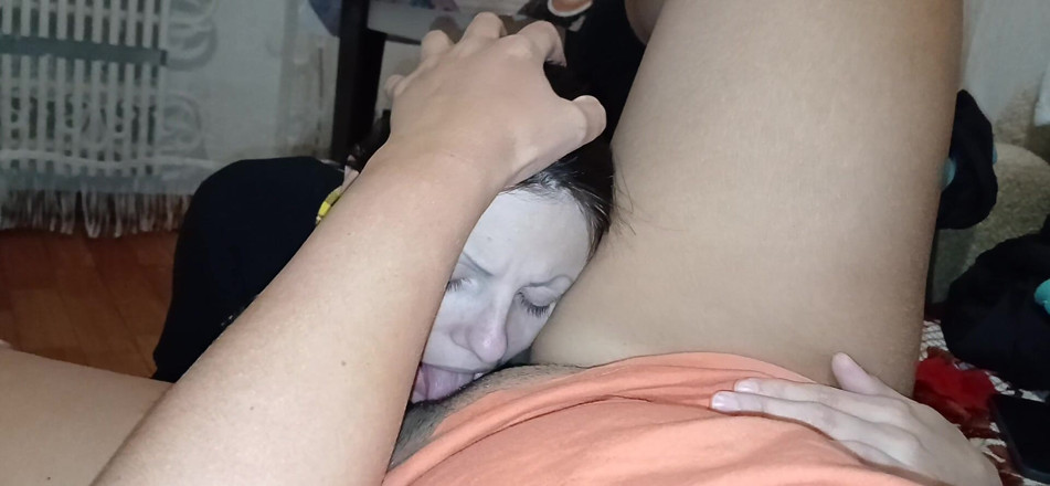Lesbian-candys: Моя соседка лижет, сосет, целует мою киску, пока ее муж принимает душ