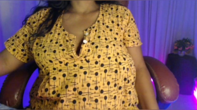 HotGirl21: Volle nackte möpse zeigen.