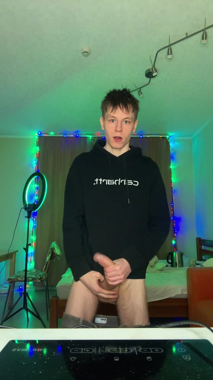 Morflot24: Spójrz na ile spust może spryskać ten głodny twink