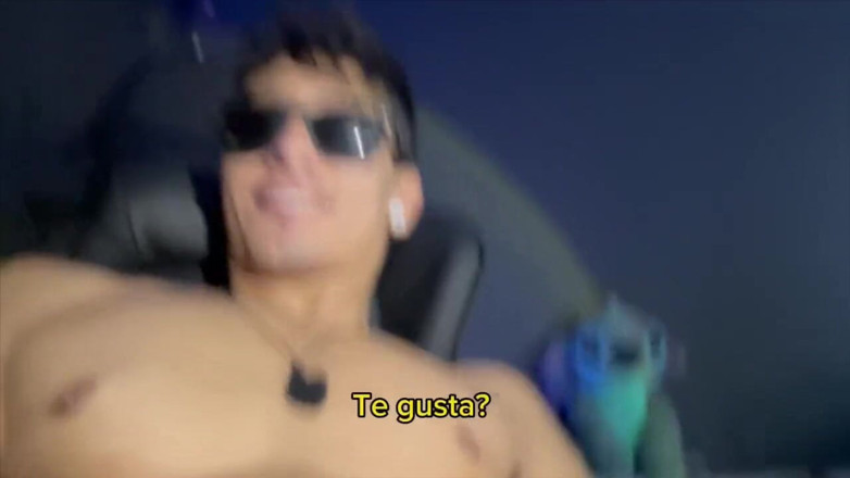 Andcristiann: Ik word geil tijdens een live uitzending en masturbeer mezelf...