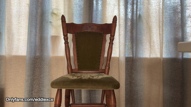 eddiexcxc: Aku duduk di pangkuan ayah tiriku dan mainin kontolnya sampai...