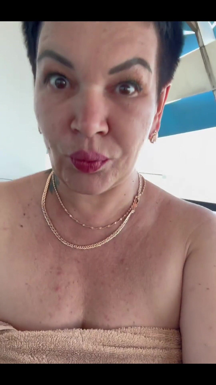 KarmenMilf: Экстремал на балконе у моря, ласкаю себя, мою киску