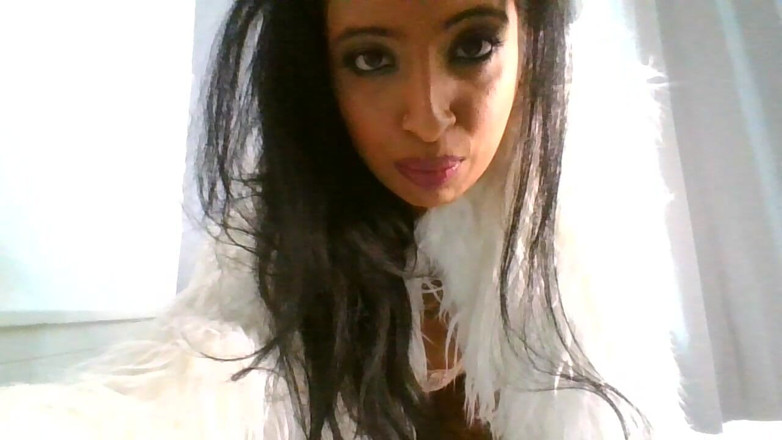 BabeXX69XX Asian MILF: น้ําเงี่ยนไหลเยิ้มแม่เลี้ยงของคุณ Whitefur Coat