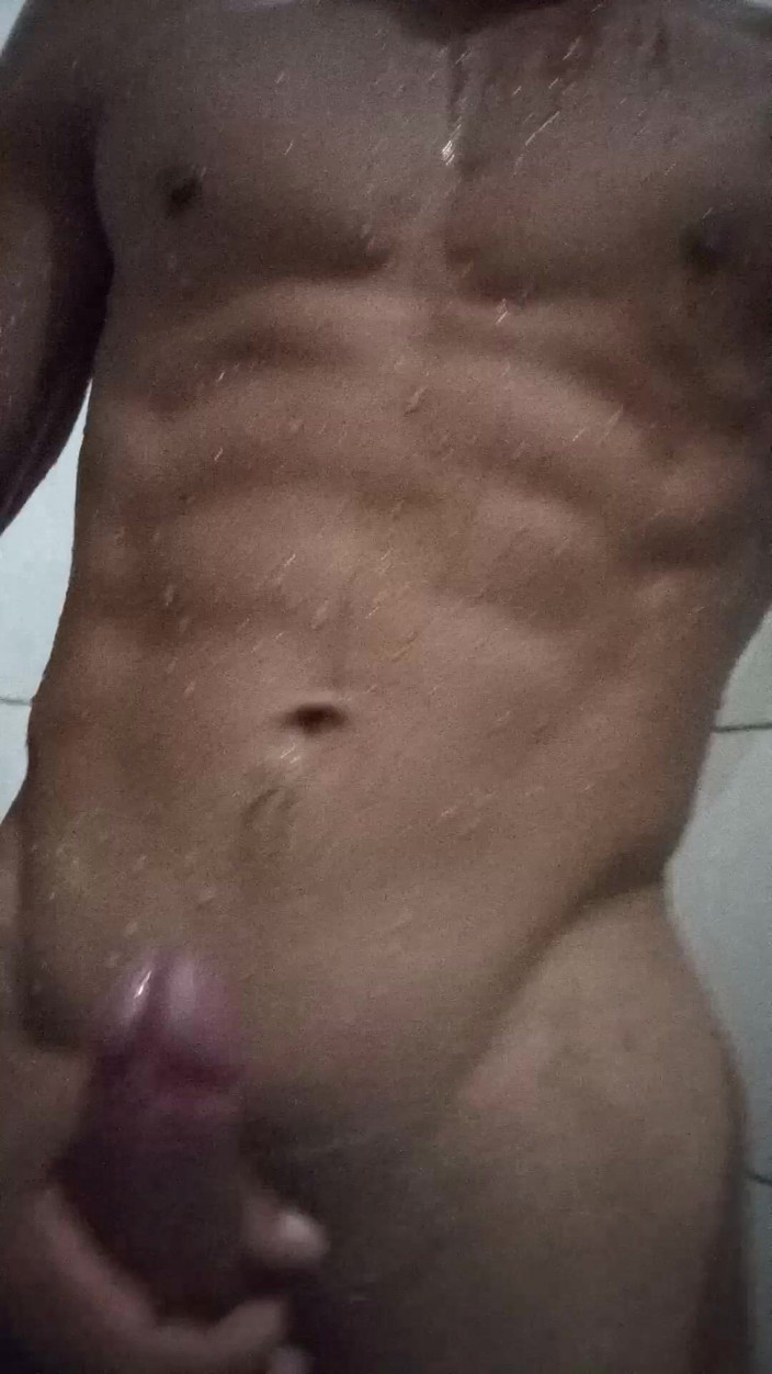 Bruninho Menezes: Moreno Brasileiro 16cm Grosso No Banho - Pau Peludo E Duro Tomando...