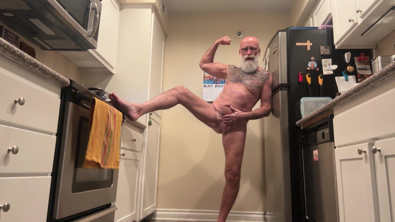 feedmedick: Naked in the Kitchen