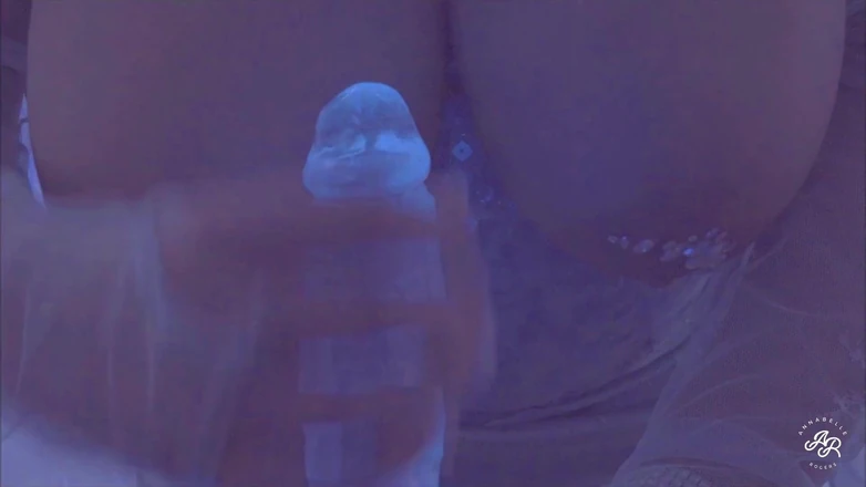 Annabelle Rogers: Big Tit Elsa