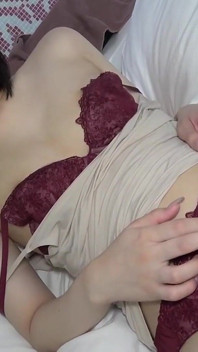 Natal Datang Lebih Awal, Pesta Creampie Malam Suci. Cewek sange ini dientot habis-habisan sampai lubangnya menganga lebar! Video rekaman seks paling hot yang akan anda lakuin