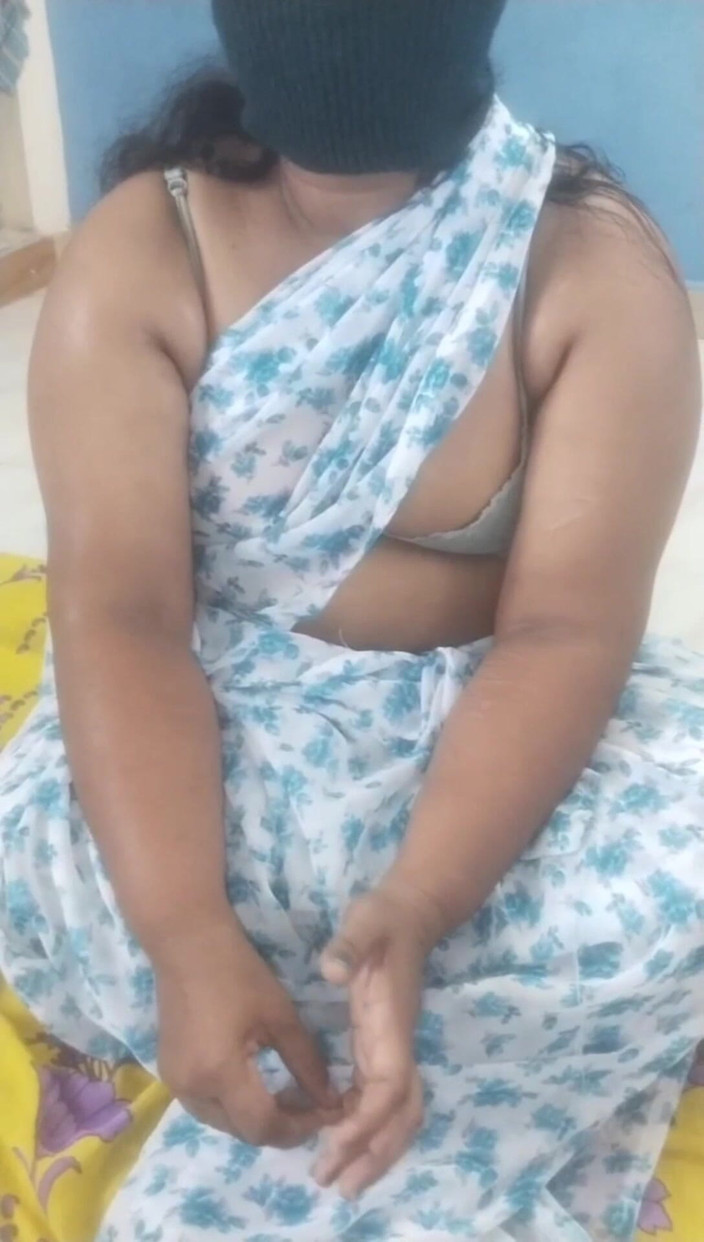 Tamil lesbian: 热辣的谈话性爱