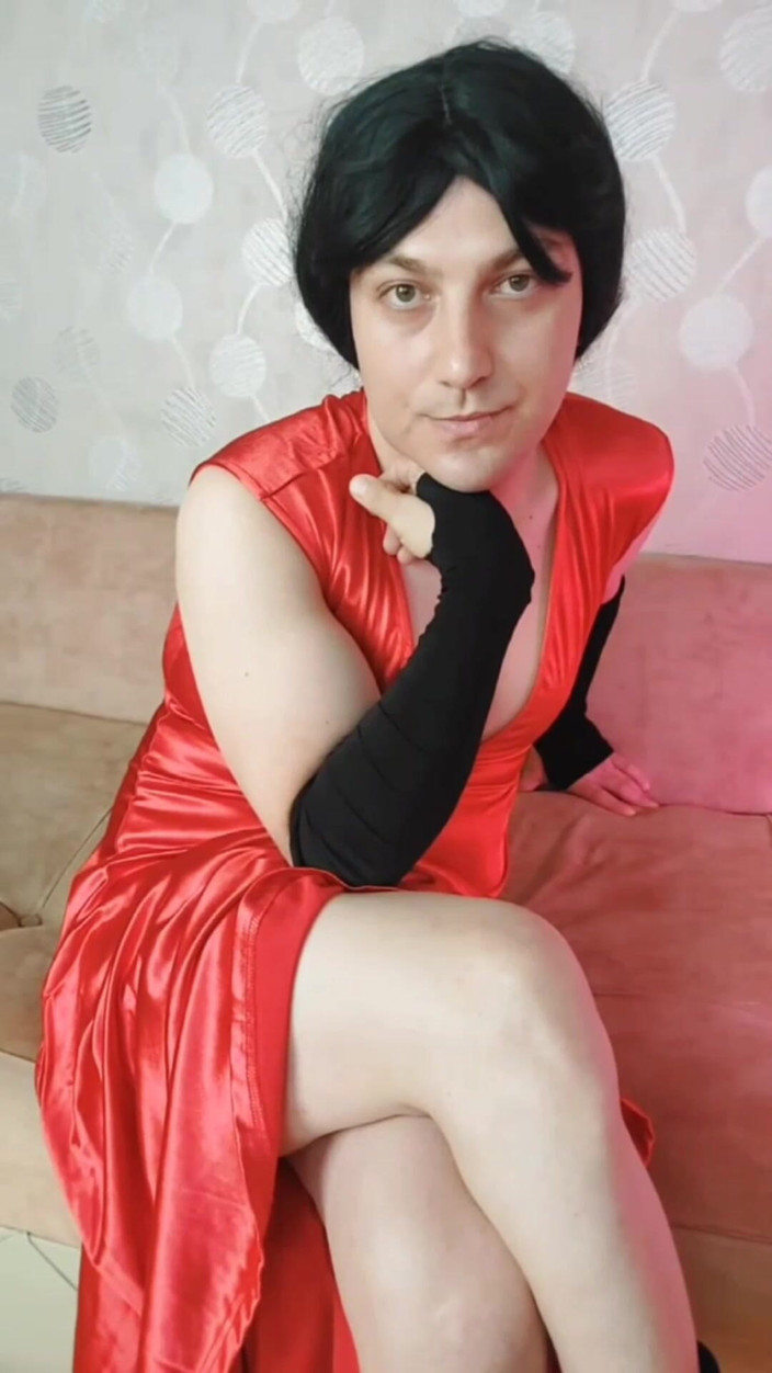 Kitty_Cross: Vestito rosso gambe abbastanza liscia