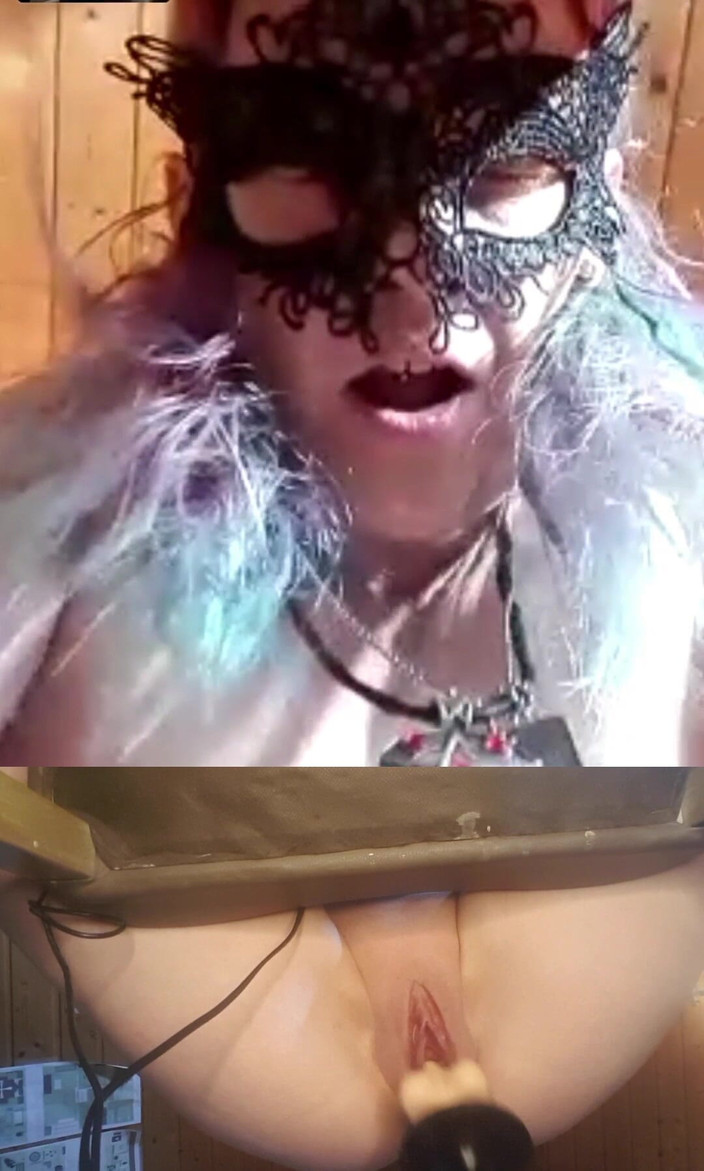 KittieNoOne: Esposa gostosa usa máquina de foder