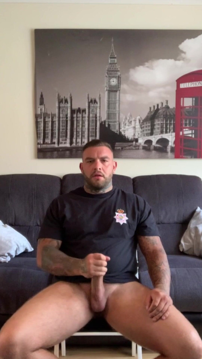 Andyleexxx: Le pompier Andy jouit