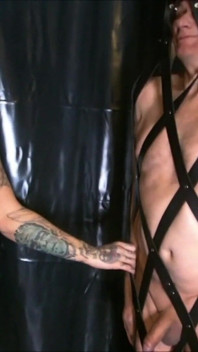 Bondage blowjob – devote blowjob-hure schluckt alles