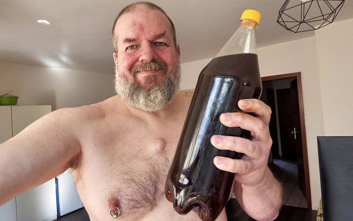 Qualzucht: Tato láhev mi málem zlomila pánev