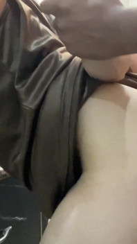 Il ragazzo delle consegne ha la possibilità di scopare la cognata sexy!!