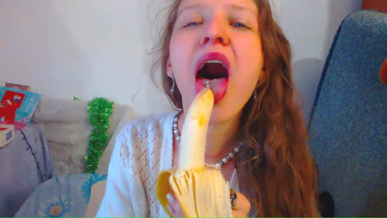 AnnaNotIdealAngel: Banaan pijpbeurt en rood natuurlijk zeer lang haar en blauwe...