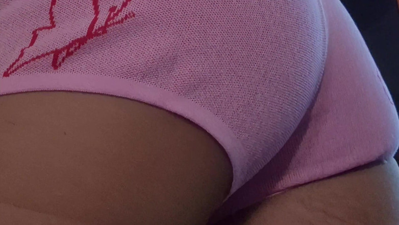 Xunami: Pantat merah jambu perlahan berpijak