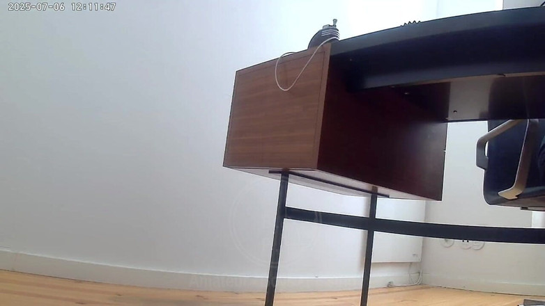 AmateurBoysPissing: Când Jules lucrează de acasă și nu-și poate părăsi biroul, el...