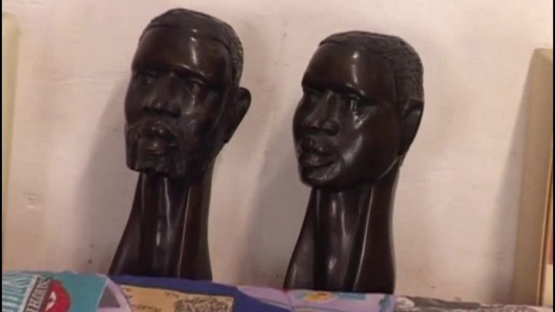 TGIRL ROOM: Tranny ho ošuká do zadku, pak ho ošuká do zadku...